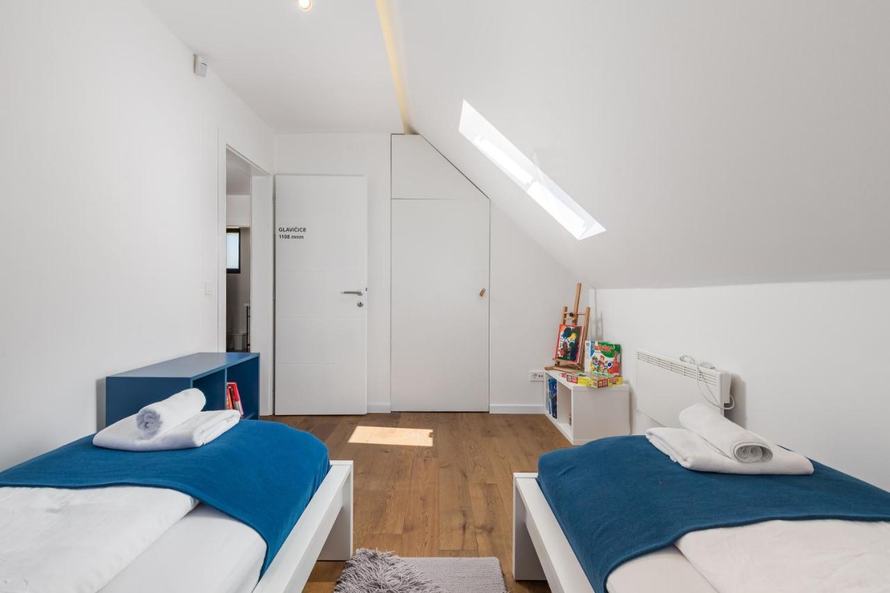 Modern Alpine Monsalbius Chalet Baske Ostarije Esterno foto