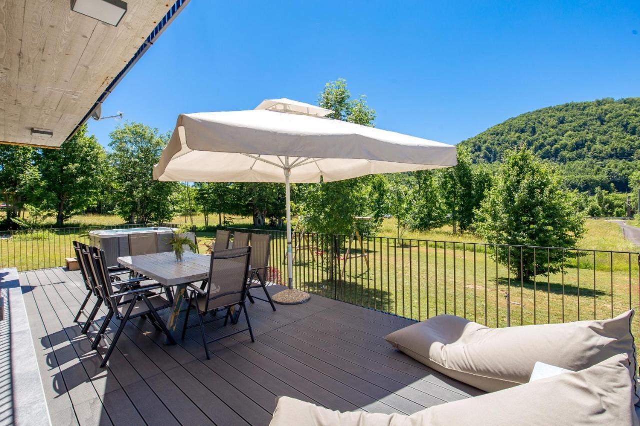 Modern Alpine Monsalbius Chalet Baske Ostarije Esterno foto