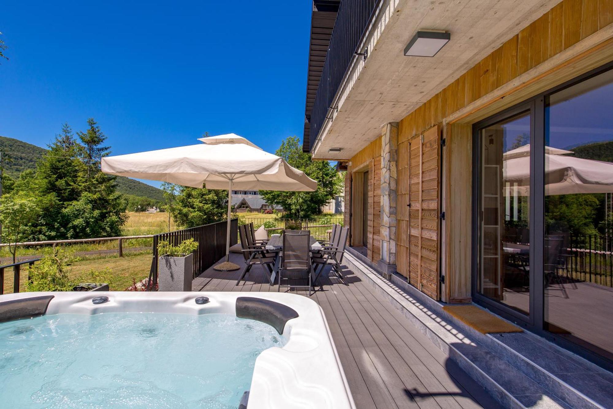 Modern Alpine Monsalbius Chalet Baske Ostarije Esterno foto