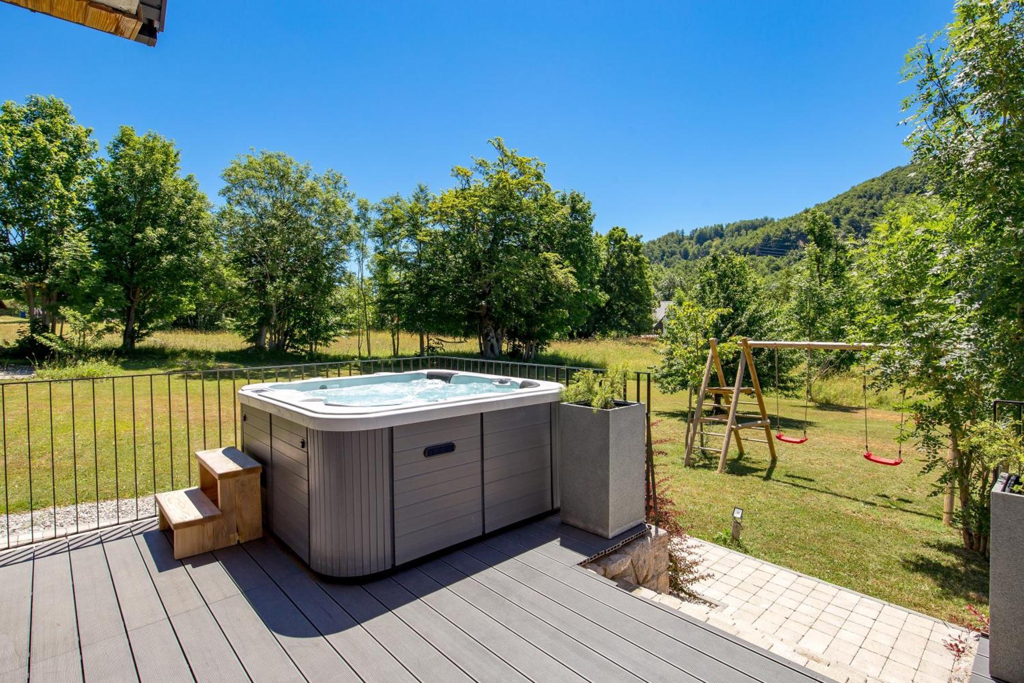 Modern Alpine Monsalbius Chalet Baske Ostarije Esterno foto